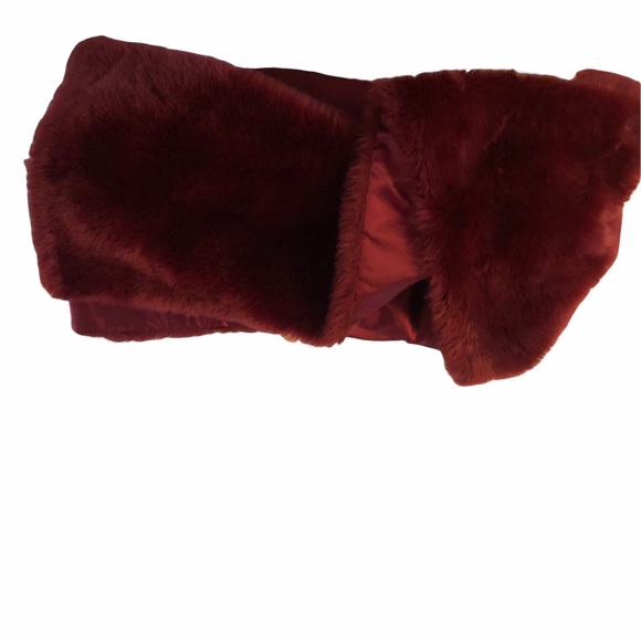 Burgundy Faux Fur Oversized Shawl/Wrap satin lined - Picture 4 of 10